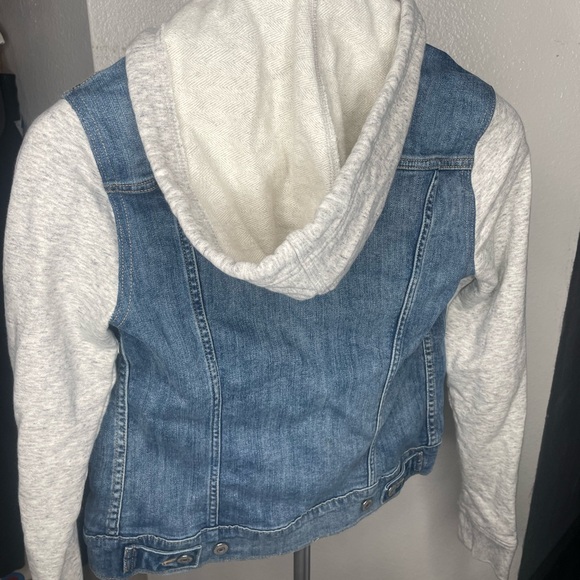 Levi's Blue Denim Jacket with Gray Sleeves - Picture 5 of 11